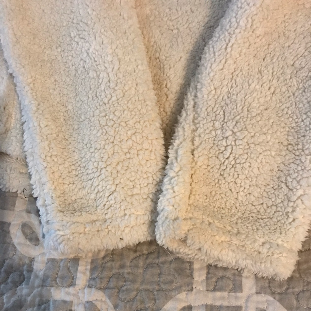 Sherpa Pullover - Picture 4 of 6